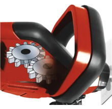 Detailopname van tandwielen van een heggenschaar