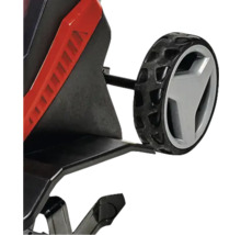 Detail van een grasmaaier met wiel