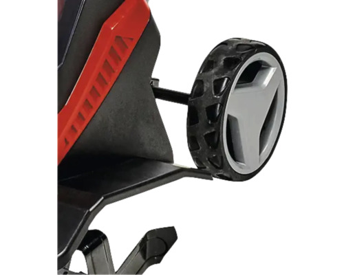 Detail van een grasmaaier met wiel