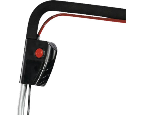 Detail van een grasmaaier met handgreep, bedieningselementen en kabel