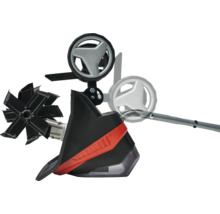 Detailopname van een tuinfrees met wielen en freesmessen.