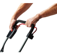 Bediening van een grasmaaier met handgreep en startknop