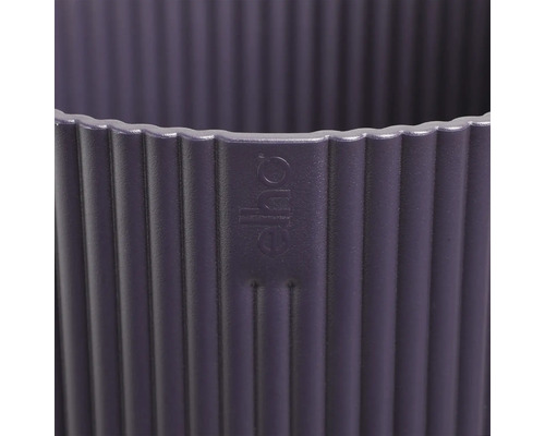 Gedetailleerde weergave van een paarse bloempot met het Elho-logo