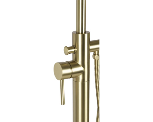 Detailopname van een gouden badkraan