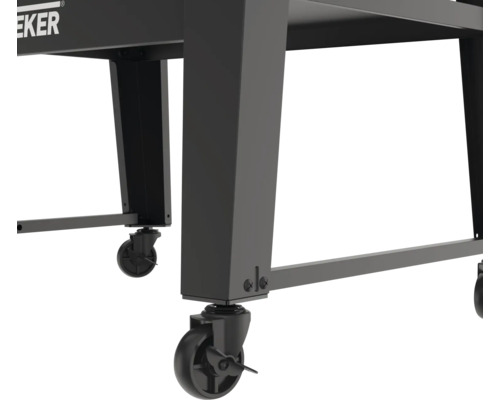 Detailaanzicht van een barbecue met wielen.