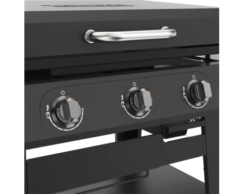 Detail van een zwarte gasbarbecue met draaiknoppen voor bediening