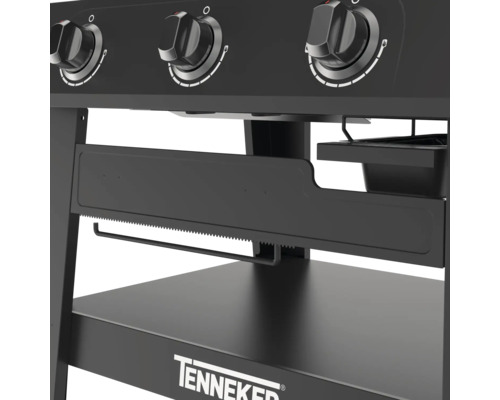 Detailopname van een zwarte gasbarbecue met draaiknoppen, papierrolhouder en opbergvak van het merk Tenneker.