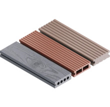 Drie terrasplanken van WPC in verschillende kleuren