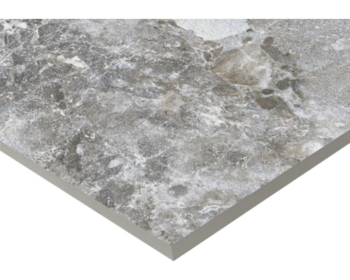 Close-up van een grijze vloertegel met marmerstructuur.