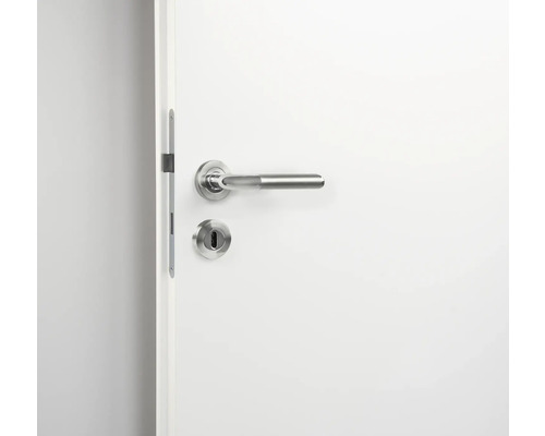 Witte deur met deurklink en slot