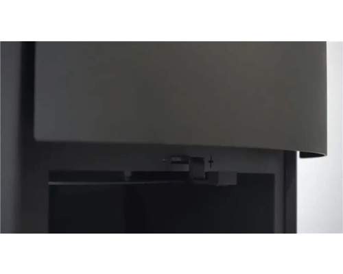 Detailopname van een houtkachel met open vak