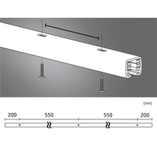 Installatie-instructies voor een gordijnrail met schroeven en afmetingen in millimeters