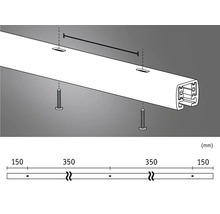 Afbeelding van een gordijnrail met maataanduidingen en schroefposities.