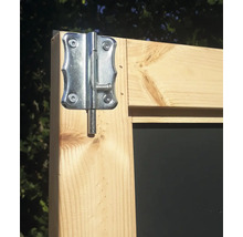 Detailopname van een grendel op een houten frame