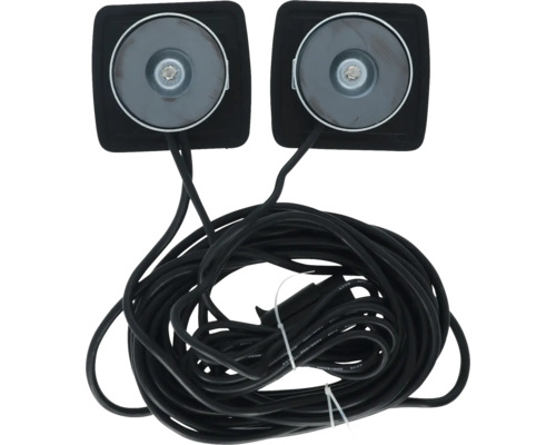 Twee luidsprekers met kabel