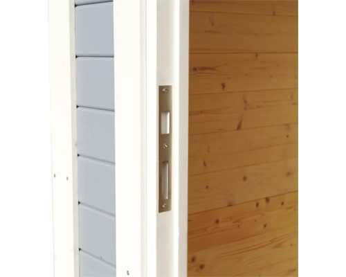 Gedetailleerde weergave van een deurslot op een houten deur