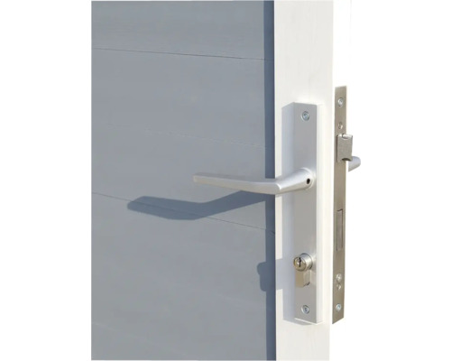 Close-up van een deur met zilverkleurige deurklink en slot