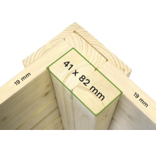 Detailopname van een houten frame met afmetingen van 41 x 82 millimeter en 19 millimeter