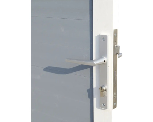 Close-up van een grijze deur met zilverkleurige deurklink en slot