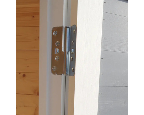 Close-up van een metalen deurscharnier op een houten deur