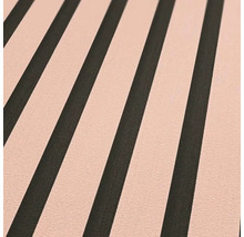 Behang met streepmotief