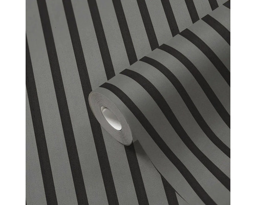 Rol behang met streepmotief