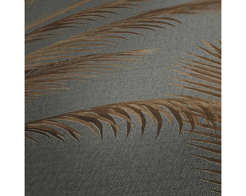 Close-up van een grijs behang met palmbladerenpatroon