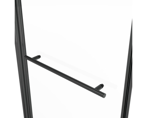 Detail van een douchecabine met zwarte handgreep