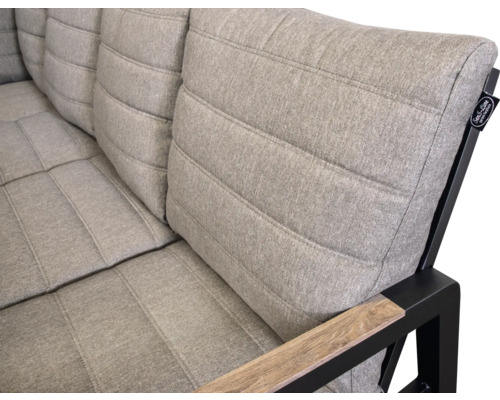 Close-up van een bank met bekleding en metalen frame