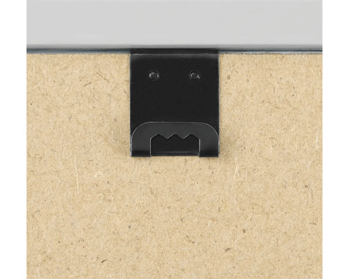 Achterkant van een fotolijst met ophanghaak