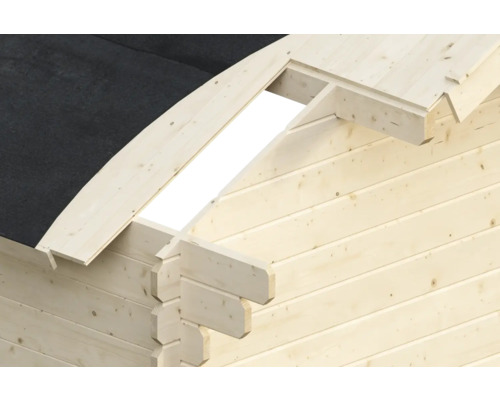 Detailopname van een houten huis met dak en balkenconstructie