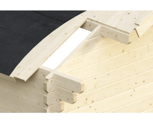 Detailaanzicht van een blokhutwand met dakconstructie