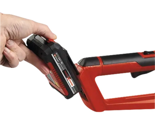 Batterij plaatsen in een heggenschaar