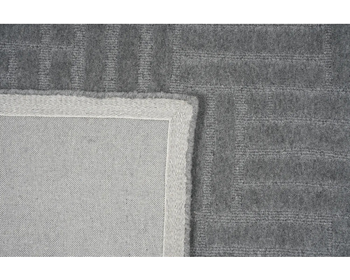 Grijs tapijt met geometrisch patroon