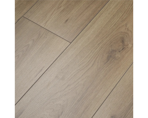 Gelegde laminaatvloerplanken met houten structuur