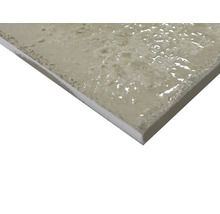 Keramische tegel met gestructureerd oppervlak