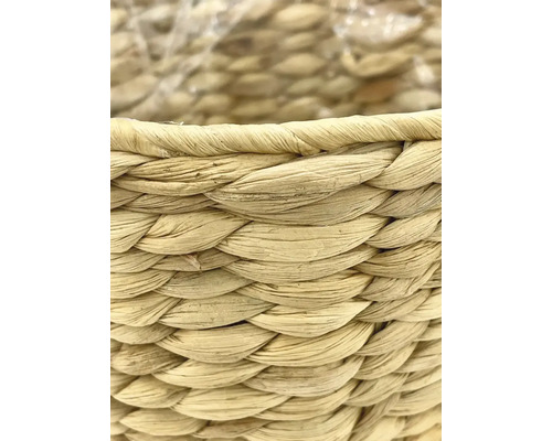Detailopname van een gevlochten mand van natuurlijke materialen