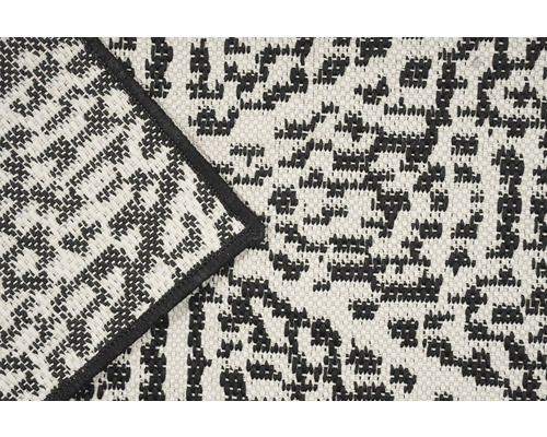 Detailweergave van een tapijt met een geometrisch patroon