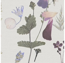 Detailweergave van een decor met plantmotieven.