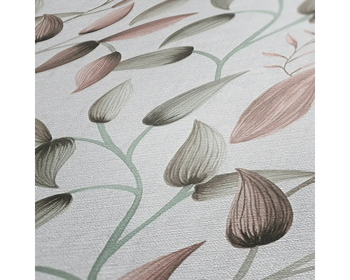 Close-up van een gestructureerd behang met bladmotief