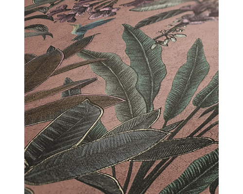 Close-up van een behang met bladeren- en vogelmotief