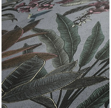 Close-up van behang met bladeren- en vogelmotief