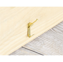 Goudkleurige fotohaak voor bevestiging op een houten oppervlak