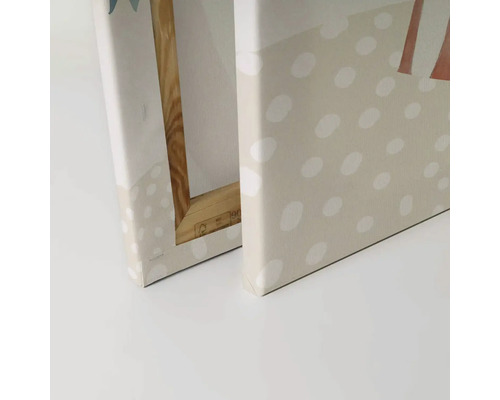 Detail van een canvas met houten frame en stippenpatroon