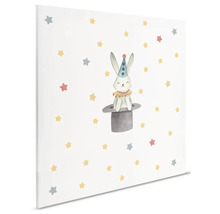 Decoratief canvas met een konijn in een cilinder en een sterrenpatroon voor een kinderkamer