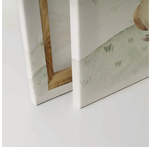 Detailaanzicht van twee canvas schilderijen met houten frame