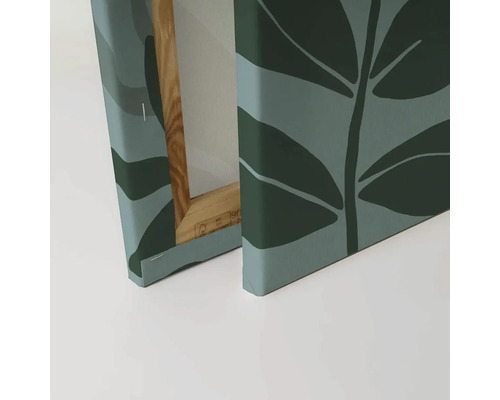 Detailweergave van een canvas met plantmotief en houten frame