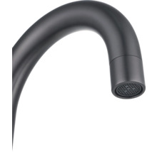 Detailopname van een waterkraanuitloop