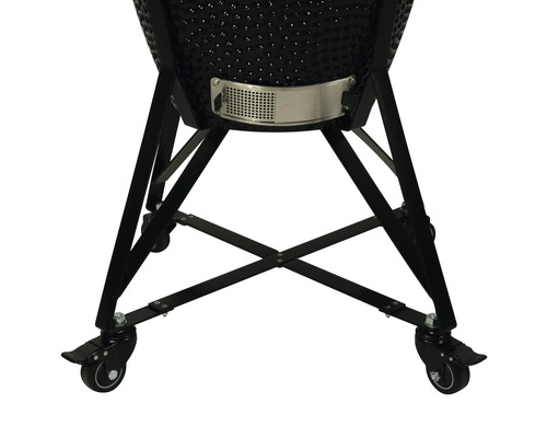 Detailopname van een kamado barbecue met onderstel en wielen voor mobiliteit