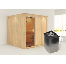 Sauna met saunaoven en saunastenen in een lichte ruimte